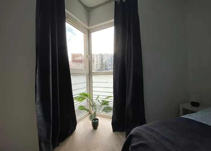 Apartment Grand F3 Tres Lumineux, Proche Gare, Avec Parking Proudhon *