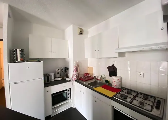 Apartment Grand F3 Tres Lumineux, Proche Gare, Avec Parking Proudhon