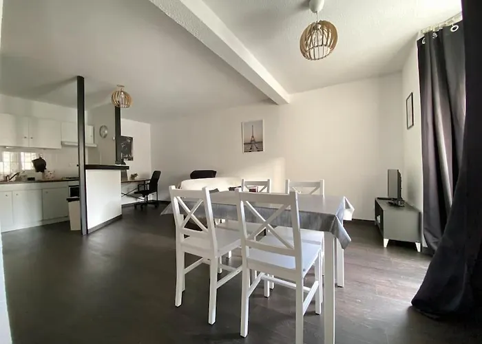 Apartment Grand F3 Tres Lumineux, Proche Gare, Avec Parking Proudhon