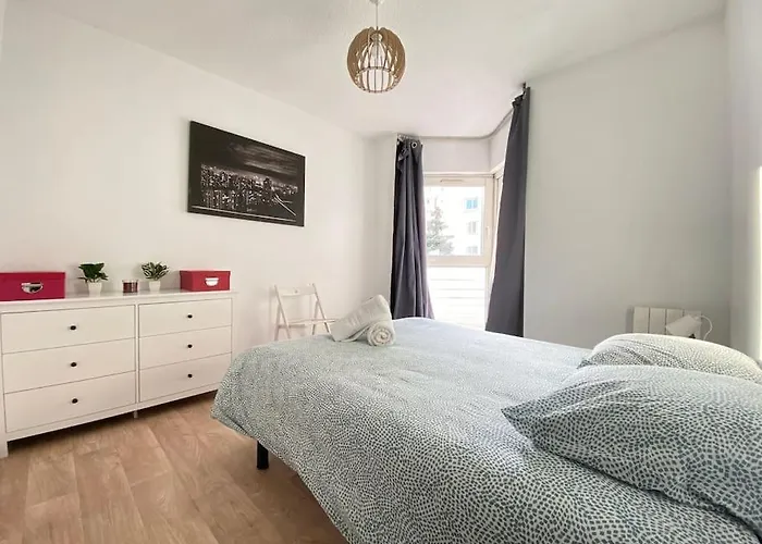 Apartment Grand F3 Tres Lumineux, Proche Gare, Avec Parking Proudhon *